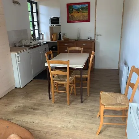 Holiday home Maison & 14 Pers Avec Piscine Privee Securisee Sampzon