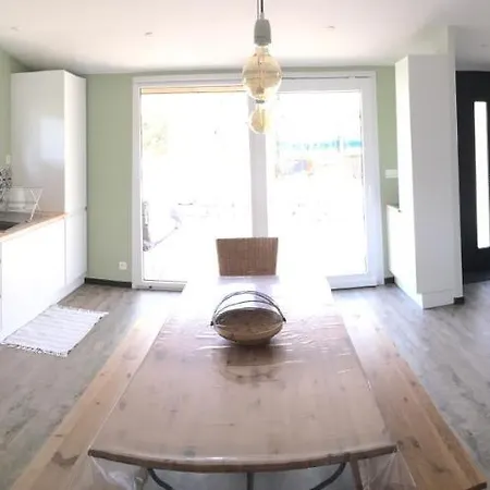 Holiday home Maison & 14 Pers Avec Piscine Privee Securisee Sampzon